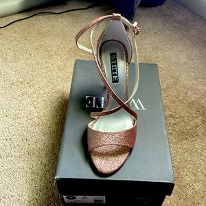 White by Vera Wang Rose Gold Heels size 9. NIB